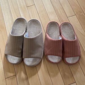 Two Pairs Slippers Set